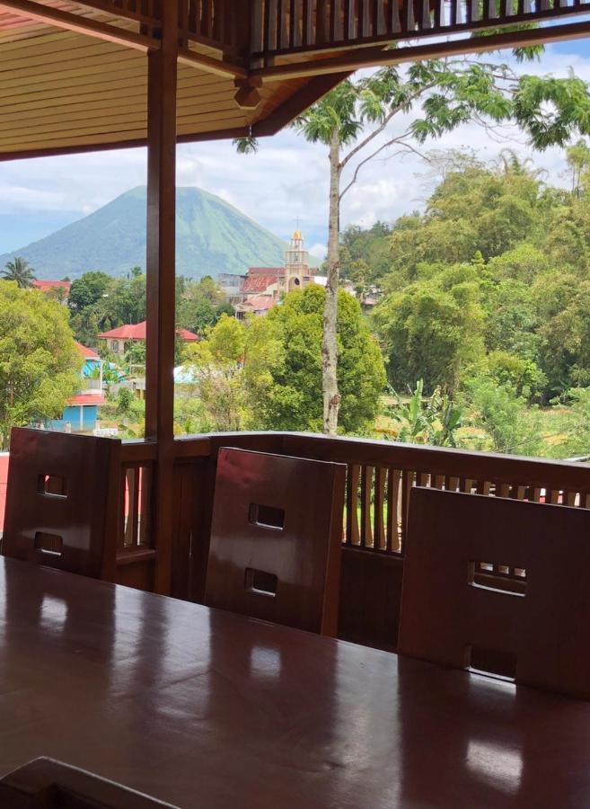 A Spacious Tropical 4 Bedrooms With Bathrooms Villa Marion Tomohon With The View Of Gunung Lokon 외부 사진