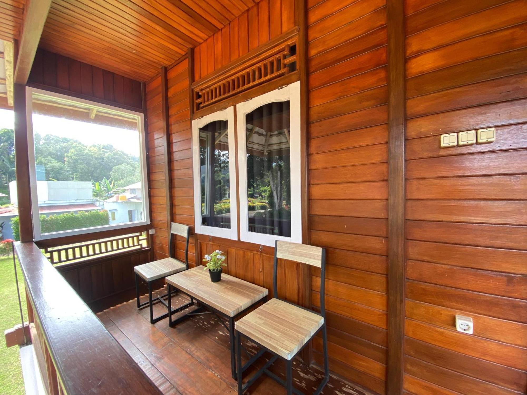 A Spacious Tropical 4 Bedrooms With Bathrooms Villa Marion Tomohon With The View Of Gunung Lokon 외부 사진