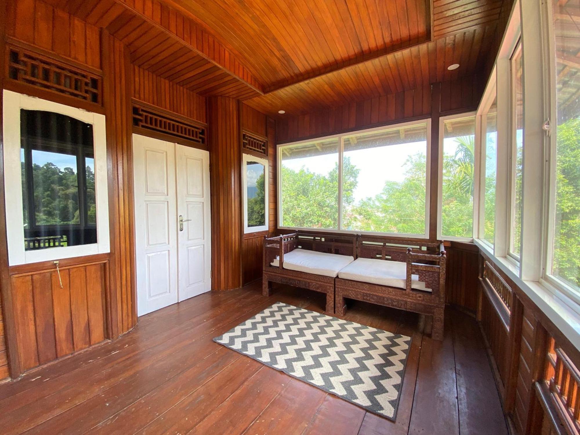A Spacious Tropical 4 Bedrooms With Bathrooms Villa Marion Tomohon With The View Of Gunung Lokon 외부 사진