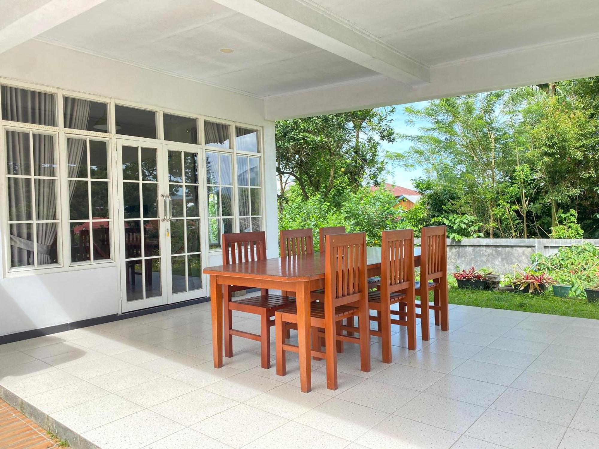 A Spacious Tropical 4 Bedrooms With Bathrooms Villa Marion Tomohon With The View Of Gunung Lokon 외부 사진